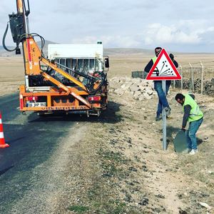 Trafik Levhası ve Omega Direk Montajı